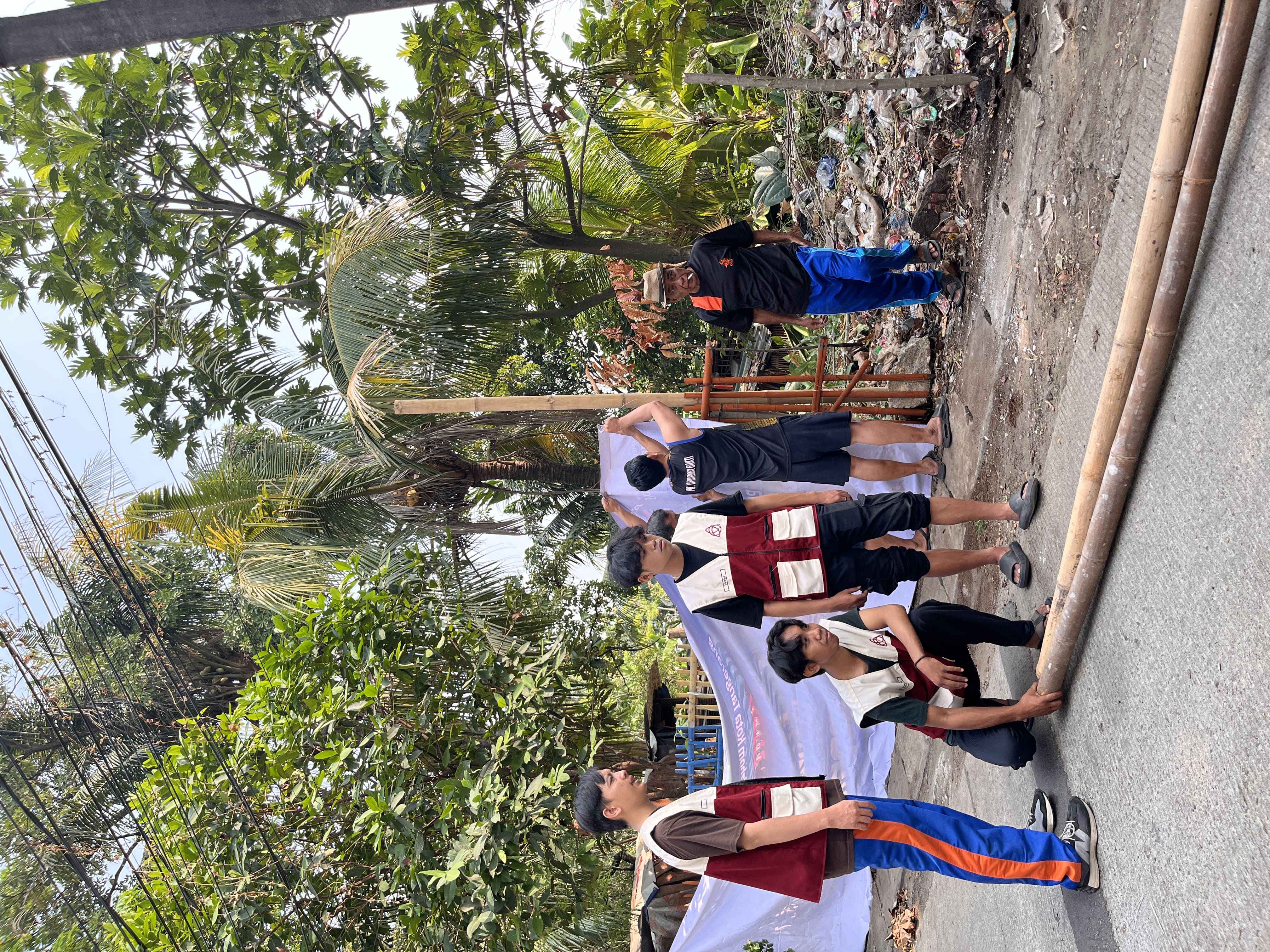 Kerja Bakti Lingkungan RW 004